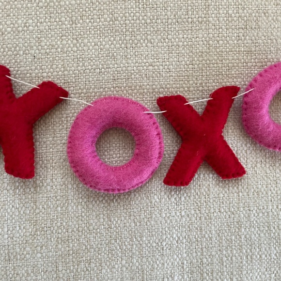 Set of 2 Valentine’s Day felt garlands - Picture 7 of 8